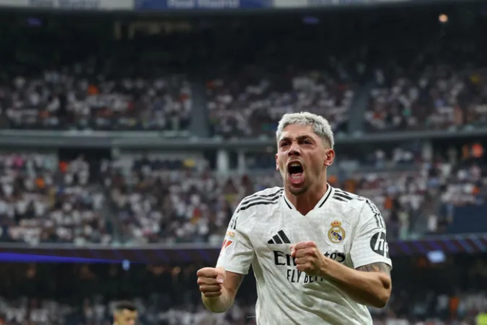 فالفيردي يغلق باب الرحيل ويتمسك بمواصلة المشوار مع ريال مدريد
