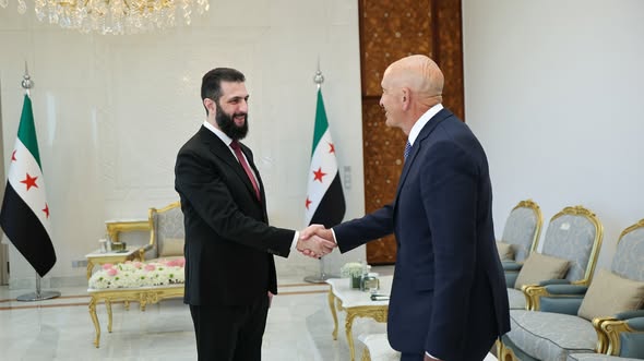 الرئيس السوري أحمد الشرع يبحث مع المبعوث الأمريكي تطورات الأوضاع في سوريا والمنطقة