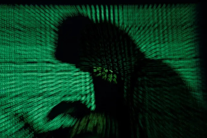  أوغندا: تفكيك شبكة مشتبه بها للاتجار بالبشر والاحتيال الإلكتروني واعتقال 231 شخصا في كمبالا