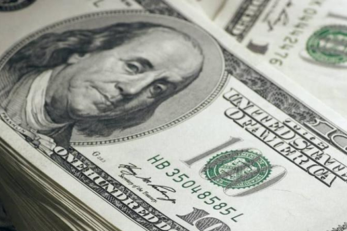 الدولار يتأرجح وسط ترقب الأسواق لتطورات المحادثات في الشرق الأوسط